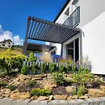 Przystan Family Pod Ochodzita Villa